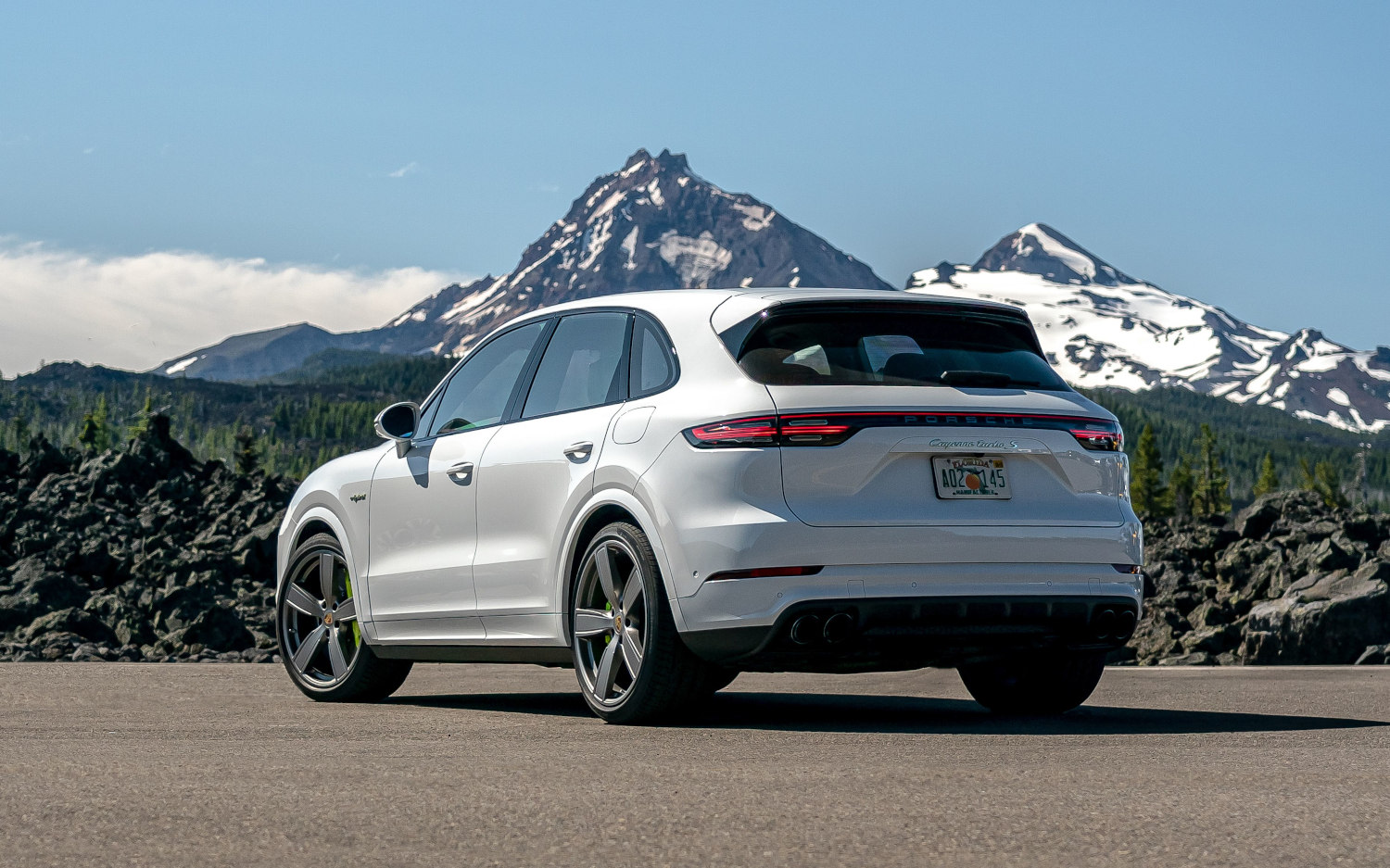 Comparison Porsche Cayenne Turbo S EHybrid 2020 vs Porsche